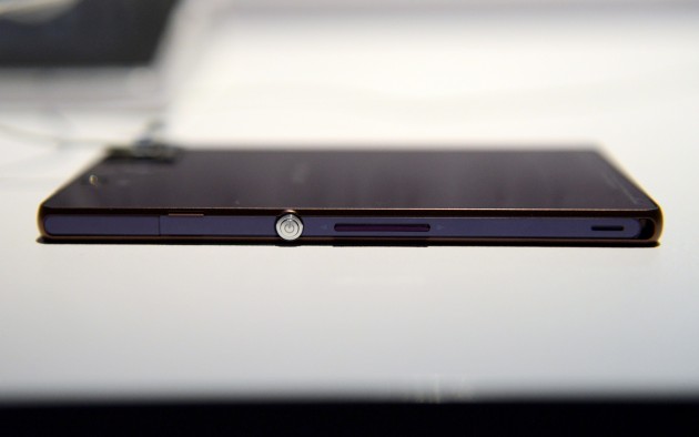 Cách xử lý lỗi treo máy trên những smartphone không thể tháo rời pin