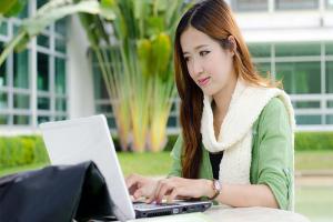 Sinh viên nên chọn laptop nào phù hợp